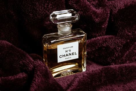 profumi chanel sfondo|CHANEL .